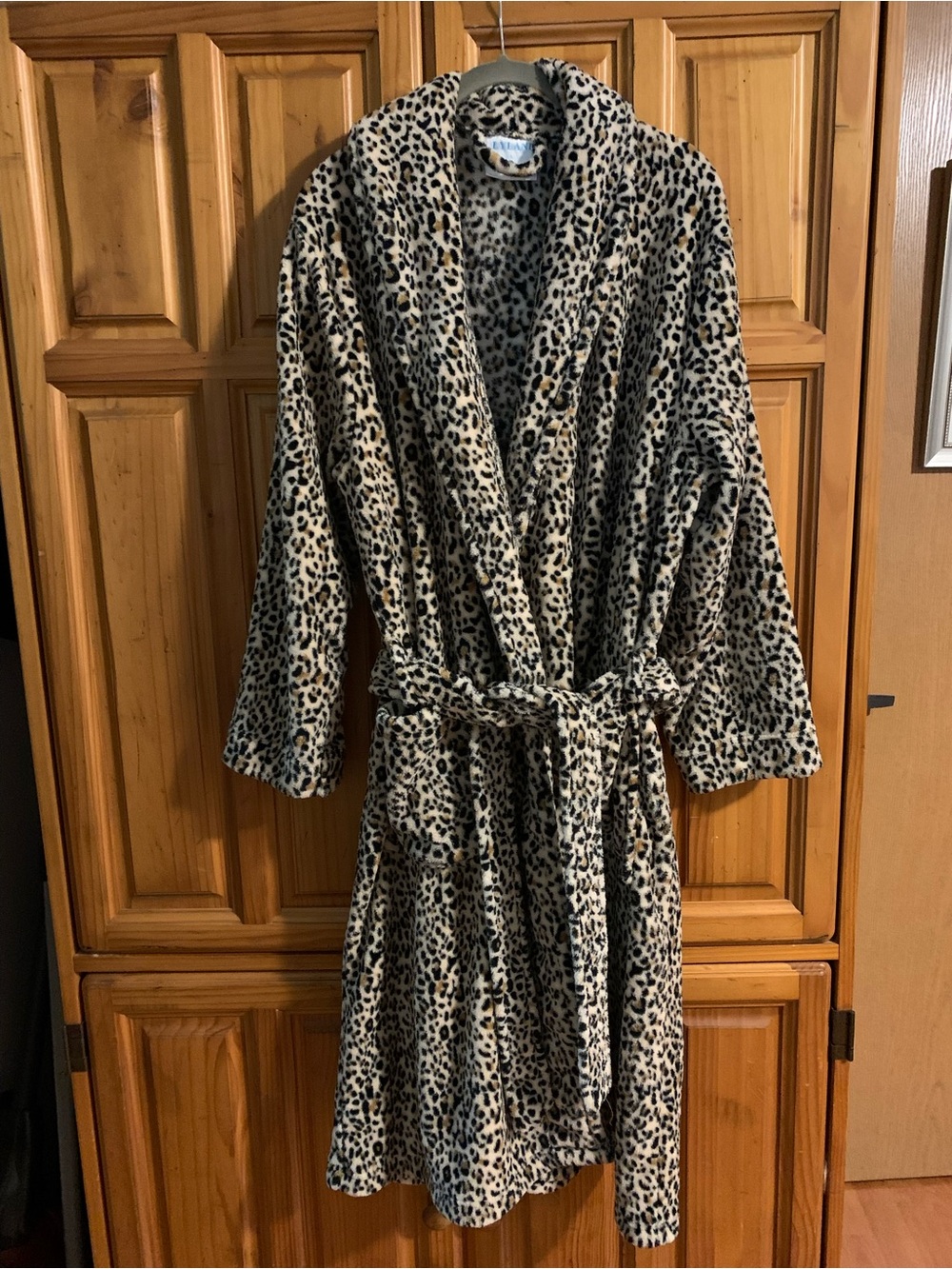 Lylani Leopard-Print Plush Robe, Size Large - Picture 1 of 8